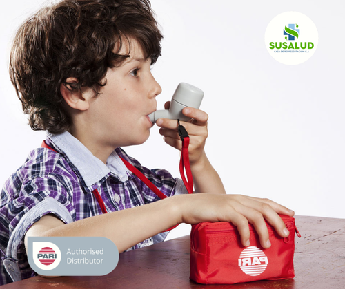 Sistema de inhalación PARI® para pacientes pediátricos, utilizado en terapias respiratorias para mejorar el manejo de enfermedades respiratorias.
